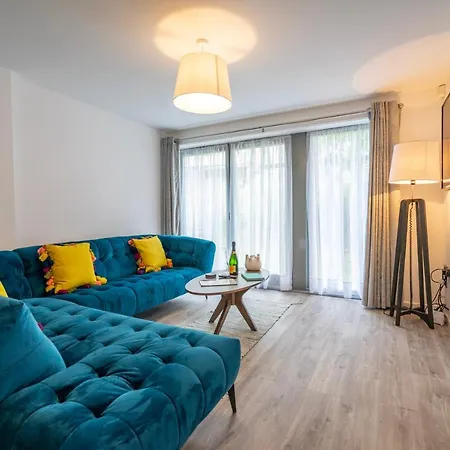 Walls Sanctuary - 5 Apartment