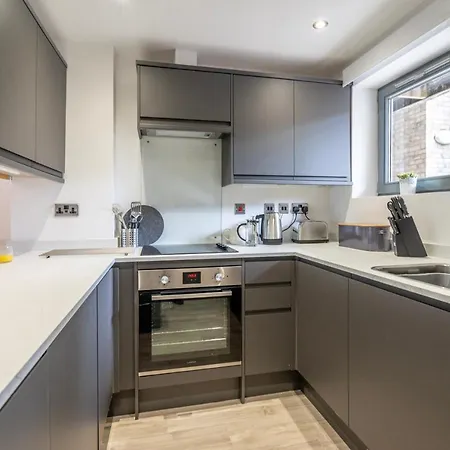 Walls Sanctuary - 5 Apartment