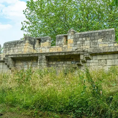 Walls Sanctuary - 5 *