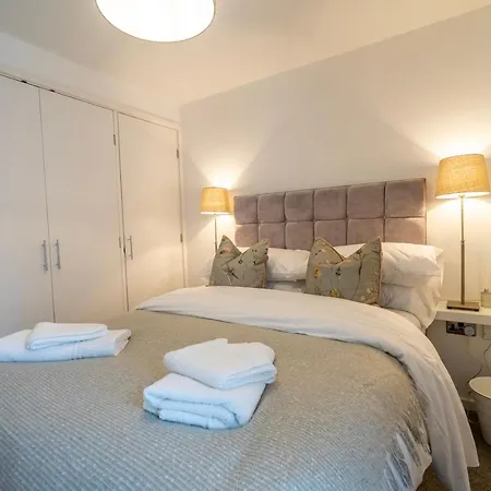 Walls Sanctuary - 5 *